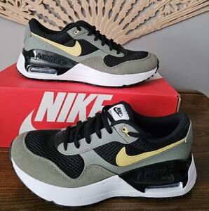 NIB Nike Air Max Systm 7Y 8.5 Ladies Black Gold